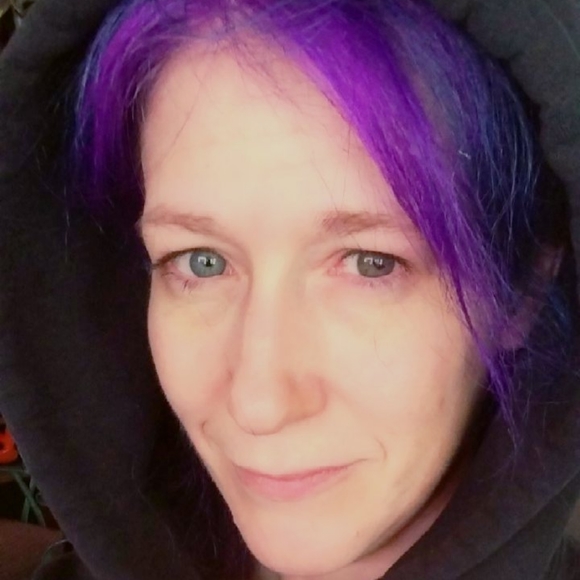 Meet your Posher, Ariel - Picture 6 of 7